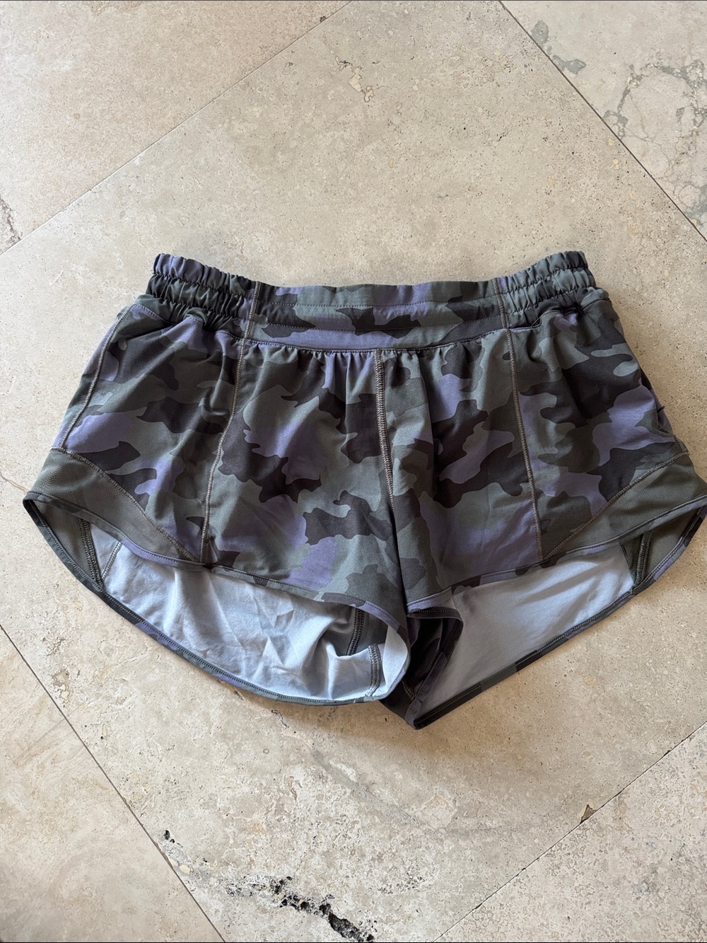 Lululemon Hotty Hot Camo Print Women’s Athletic Shorts - Olive Green/sage/grey